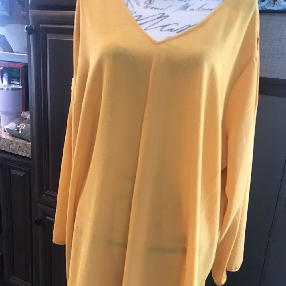 NWT Avenue size 26/28 yellow blouse with cut out sleeve - Picture 3 of 12